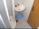 Apartmány Mer - 50m from beach; A1 Meri 1(4+1), A2 Meri 2(2+1) Postira - Ostrov Brač  - Apartmán - A2 Meri 2(2+1): koupelna s WC