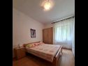 Apartmány Miljana - 40 m from beach: A1(4+1) Postira - Ostrov Brač  - Apartmán - A1(4+1): ložnice