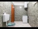 Apartmány Brane - Economy Apartments: A1(4), A2(2) Postira - Ostrov Brač  - Apartmán - A1(4): koupelna s WC
