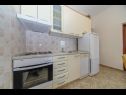 Apartmány Brane - Economy Apartments: A1(4), A2(2) Postira - Ostrov Brač  - Apartmán - A2(2): kuchyně