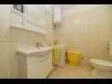 Apartmány Brane - Economy Apartments: A1(4), A2(2) Postira - Ostrov Brač  - Apartmán - A2(2): koupelna s WC