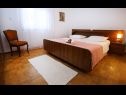 Apartmány Neda - perfect location & free parking: A1(6), A2(4+1), A3(4+1) Splitska - Ostrov Brač  - Apartmán - A1(6): ložnice