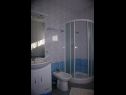 Apartmány DeMar - 70m from sea: A1-crveni(4), A2-zeleni(3), A3-plavi(3) Splitska - Ostrov Brač  - Apartmán - A3-plavi(3): koupelna s WC