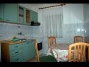 Apartmány DeMar - 70m from sea: A1-crveni(4), A2-zeleni(3), A3-plavi(3) Splitska - Ostrov Brač  - Apartmán - A3-plavi(3): kuchyně a jídelna