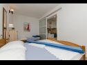 Apartmány Vlado - cosy & afordable: SA1(2), A2(3), A3(5) Supetar - Ostrov Brač  - Apartmán - A2(3): ložnice