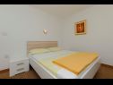 Apartmány Vlado - cosy & afordable: SA1(2), A2(3), A3(5) Supetar - Ostrov Brač  - Apartmán - A3(5): ložnice