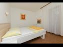 Apartmány Vlado - cosy & afordable: SA1(2), A2(3), A3(5) Supetar - Ostrov Brač  - Apartmán - A3(5): ložnice