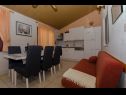 Apartmány Vlado - cosy & afordable: SA1(2), A2(3), A3(5) Supetar - Ostrov Brač  - Apartmán - A3(5): kuchyně a jídelna