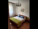 Apartmány Mira - affordable & comfortable: A1(5) Supetar - Ostrov Brač  - Apartmán - A1(5): ložnice