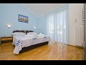 Apartmány Ljuba - nice garden: A2(4+1) Plavi, A4(8+1), A1(2+2) Okrug Gornji - Ostrov Čiovo  - Apartmán - A2(4+1) Plavi: ložnice
