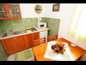 Apartmány Miro - 300 m from sea: A1 Plavi(2+2), A2 Crveni(2+2), A3 Zeleni(2+2) Jadranovo - Riviera Crikvenica  - Apartmán - A3 Zeleni(2+2): kuchyně a jídelna