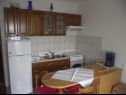 Apartmány Marija - seaview: A1(2+1), A2(4), A3(2), A4(6+2) Novi Vinodolski - Riviera Crikvenica  - Apartmán - A3(2): kuchyně a jídelna