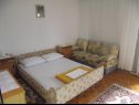Apartmány Marija - seaview: A1(2+1), A2(4), A3(2), A4(6+2) Novi Vinodolski - Riviera Crikvenica  - Apartmán - A4(6+2): ložnice