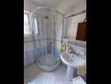 Apartmány Tomislav A1 crni(4+1), A2 crveni(4+1), A3(5+1), A4(2+2) Selce - Riviera Crikvenica  - Apartmán - A1 crni(4+1): koupelna s WC