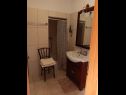 Apartmány Draga - traditional & in center: A1(2+2), A2(2+2), SA1(2+2), SA2(2+1) Vrboska - Ostrov Hvar  - Apartmán - A2(2+2): koupelna s WC