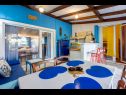Apartmány Mila - in blue: A1(4+2), A2(5+1), A3(4+2) Banjole - Istrie  - Apartmán - A1(4+2): kuchyně a jídelna