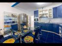 Apartmány Mila - in blue: A1(4+2), A2(5+1), A3(4+2) Banjole - Istrie  - Apartmán - A2(5+1): kuchyně a jídelna