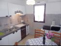 Apartmány Med - with terrace : A1(4+1), A2(4) Medulin - Istrie  - Apartmán - A2(4): kuchyně a jídelna