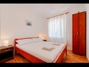 Apartmány Mir - perfect location & cosy: A1(4+2), A2(2+1), SA3(2), SA4(2) Korčula - Ostrov Korčula  - Apartmán - A1(4+2): ložnice