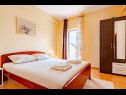 Apartmány Mir - perfect location & cosy: A1(4+2), A2(2+1), SA3(2), SA4(2) Korčula - Ostrov Korčula  - Apartmán - A2(2+1): ložnice