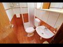 Apartmány Relax - 50 m from sea: A1(2+2) Lumbarda - Ostrov Korčula  - Apartmán - A1(2+2): koupelna s WC