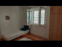 Apartmány Mirjana: sea view & balcony: A1 MN (2+1), A2 JN (2+1) Baška Voda - Riviera Makarska  - Apartmán - A1 MN (2+1): ložnice