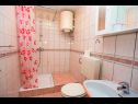 Apartmány a pokoje Hope - 30m to the sea & seaview: R1(3), R3(3), A2(3), A4(4) Brela - Riviera Makarska  - Apartmán - A2(3): koupelna s WC