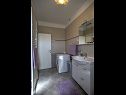 Apartmány IK A1(2+1), A2(2), SA3(2), SA4(2), A5(4) Jezera - Ostrov Murter  - Apartmán - A5(4): koupelna s WC