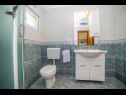 Apartmány Saga 2 - with swimming pool A6(4+1), A7 (2+2), A8 (4+1) Lokva Rogoznica - Riviera Omiš  - Apartmán - A6(4+1): koupelna s WC