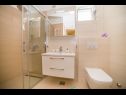 Apartmány Saga 2 - with swimming pool A6(4+1), A7 (2+2), A8 (4+1) Lokva Rogoznica - Riviera Omiš  - Apartmán - A8 (4+1): koupelna s WC