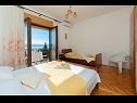Apartmány Franka - beautiful sea view & parking: A1(3), A2(2+2), A3(2+2), A4(3+1) Stanići - Riviera Omiš  - Apartmán - A1(3): ložnice