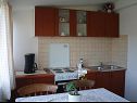 Apartmány a pokoje Mila - yard: A1(4+1), R1(2+1), R2(2) Supetarska Draga - Ostrov Rab  - Apartmán - A1(4+1): kuchyně a jídelna