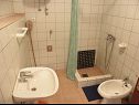 Apartmány Irmica - by the sea: A1(2+3), A2(2+1), SA3(2+1), SA4(2), SA5(3) Lukovo Šugarje - Riviera Senj  - Apartmán - A2(2+1): koupelna s WC