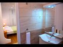 Apartmány Robi - 50m from beach SA2(2+1), SA4(2+1), R1(2), R3(2) Podstrana - Riviera Split  - Studio apartmán - SA4(2+1): koupelna s WC