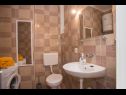 Apartmány Zdrav - with big terrace: A1(4) Split - Riviera Split  - Apartmán - A1(4): koupelna s WC