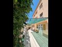 Apartmány Edvard - garden terrace : SA1- zeleni (2), SA2- plavi (2) Split - Riviera Split  - Studio apartmán - SA1- zeleni (2): zahradní terasa
