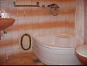 Apartmány Ante - 60m from the sea: A1(2+3), A2(2+2), A4(6+2) Seget Donji - Riviera Trogir  - Apartmán - A1(2+3): koupelna s WC