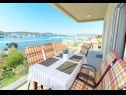 Apartmány Iva - great view: A1(4) Seget Donji - Riviera Trogir  - Apartmán - A1(4): terasa