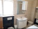 Apartmány Vesna - 40 m from pebble beach: A1(4+1), A2(4), A3(4+1) Seget Vranjica - Riviera Trogir  - Apartmán - A1(4+1): koupelna s WC