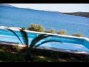 Apartmány Rose - 30 m from the beach: A1(2+1), A2(2+1), A3(2+1), A4(2+1), A5(2+1) Seget Vranjica - Riviera Trogir  - bazén
