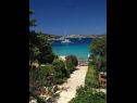 Apartmány Jak - 10m from the sea: A(4+2) Sevid - Riviera Trogir  - výhled  na moře (dům a okolí)