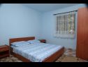 Apartmány Barry - sea view and free parking : A1(2+2), A2(2+2), A3(2+2), A4(2+2) Sevid - Riviera Trogir  - Apartmán - A3(2+2): ložnice