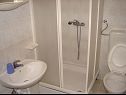 Apartmány Mara - barbecue: A1(4+1), SA3(2), SA4(2+1) Trogir - Riviera Trogir  - Studio apartmán - SA3(2): koupelna s WC