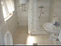 Apartmány Mara - barbecue: A1(4+1), SA3(2), SA4(2+1) Trogir - Riviera Trogir  - Studio apartmán - SA4(2+1): koupelna s WC