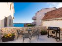 Apartmány Marijan - beautiful view: A1(6) Trogir - Riviera Trogir  - rošt (dům a okolí)