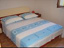Apartmány Tone - spacious and comfortable: A1 zuti(5+2), A2 plavi(5+2) Trogir - Riviera Trogir  - Apartmán - A1 zuti(5+2): ložnice