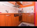 Apartmány Mare - near city center A1 (4+2), A2 (2+1), A3 (2+1) Trogir - Riviera Trogir  - Apartmán - A1 (4+2): kuchyně
