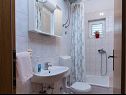 Apartmány Miranda - quiet & next to the sea: A1(2+2), A2(2+2), A3(2+1), A4(2+1) Vinišće - Riviera Trogir  - Apartmán - A2(2+2): koupelna s WC