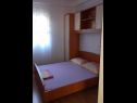 Apartmány Slaven - 50 m from beach: A1(4+2), A2(2+1), A3(4+1) Vinišće - Riviera Trogir  - Apartmán - A1(4+2): ložnice