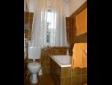 Apartmány Ljubi - 20 m from beach: A1(4+1), A2 Crveni(2+2), A3 Zeleni(2+2) Vinišće - Riviera Trogir  - Apartmán - A1(4+1): koupelna s WC